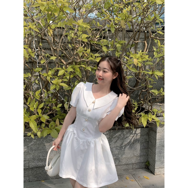 Váy xòe đính cúc ngọc