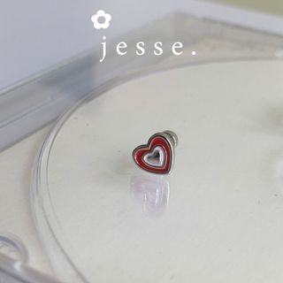 1 chiếc khuyên tai Tim Đỏ noel jessevn