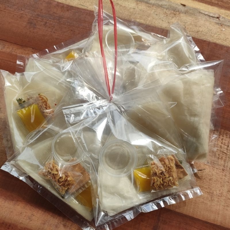 Bánh tráng chấm sốt muối béo