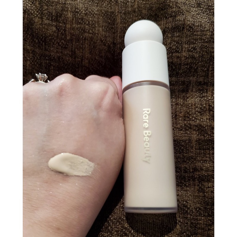 Kem che khuyết điểm Rare Beauty Liquid Touch Brightening Concealer
