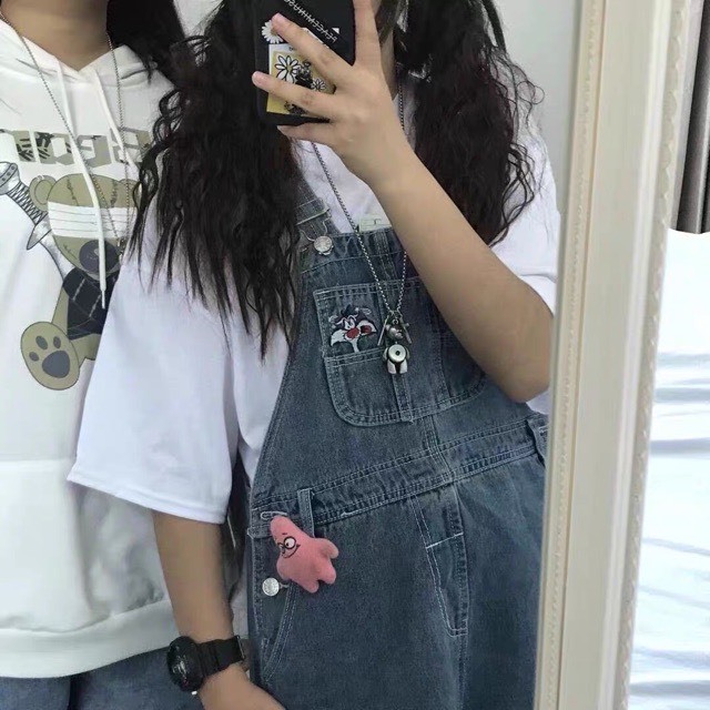 Quần Yếm Lửng Denim Dày Dặn Họa Tiết Looney Tunes Nút Bên Hông Korean Style