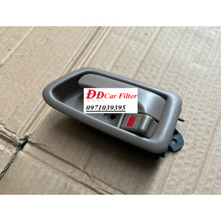 Tay nắm cửa trong Toyota Camry