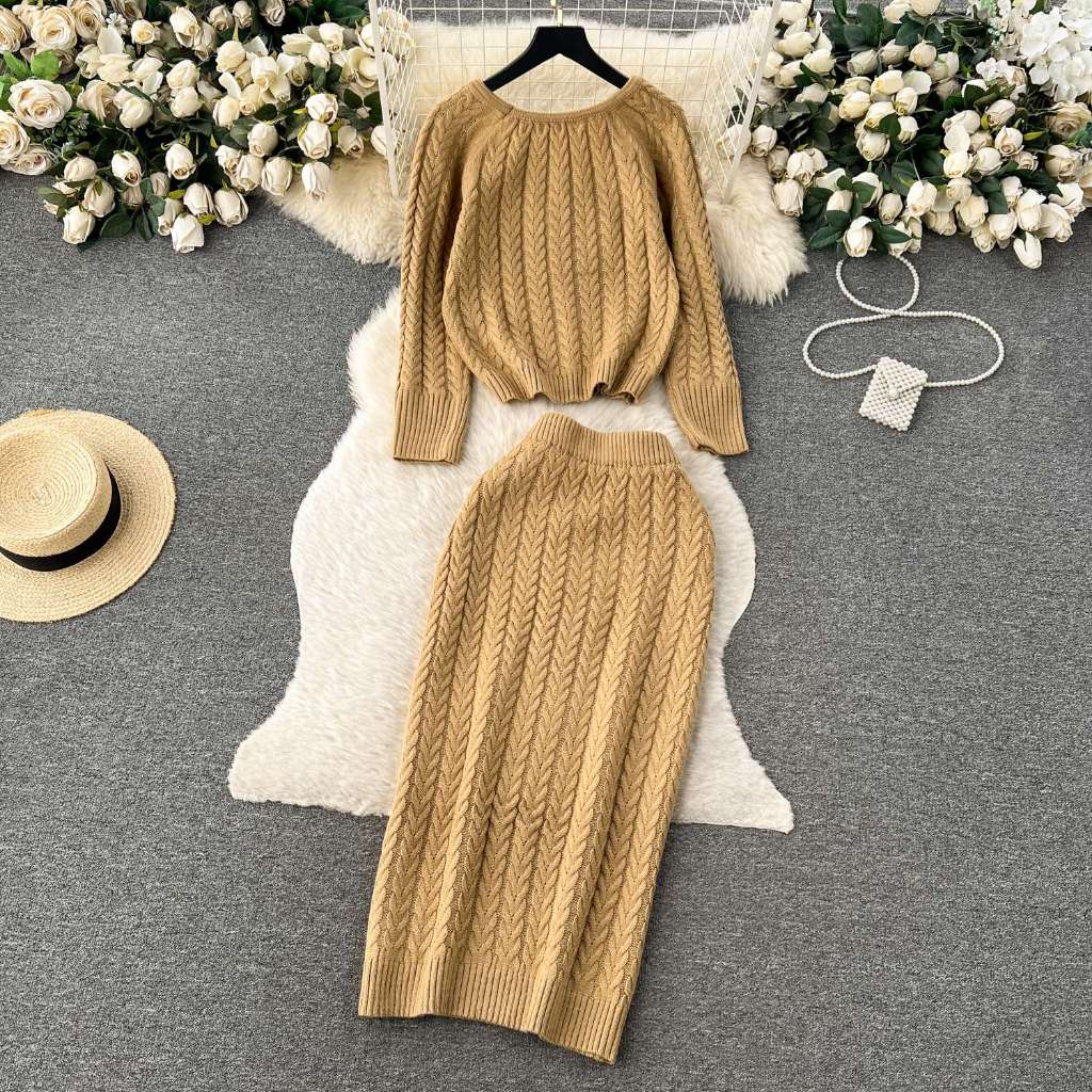 Set áo len xoắn và váy phong cách Maillard