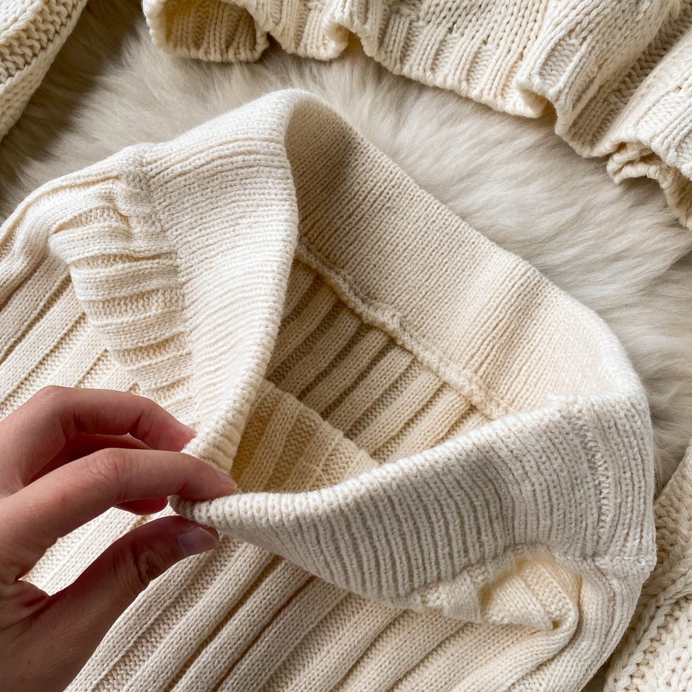 Set áo len có mũ ngắn kèm váy ngắn xoắn sang trọng