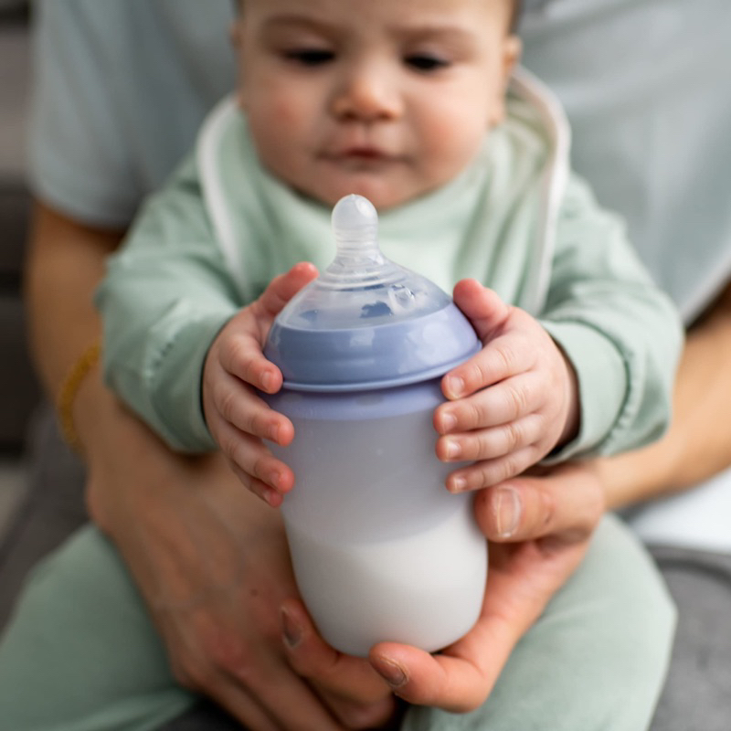 Bình sưa Tommee Tippee Silicone 260ml - màu xanh tím pastel