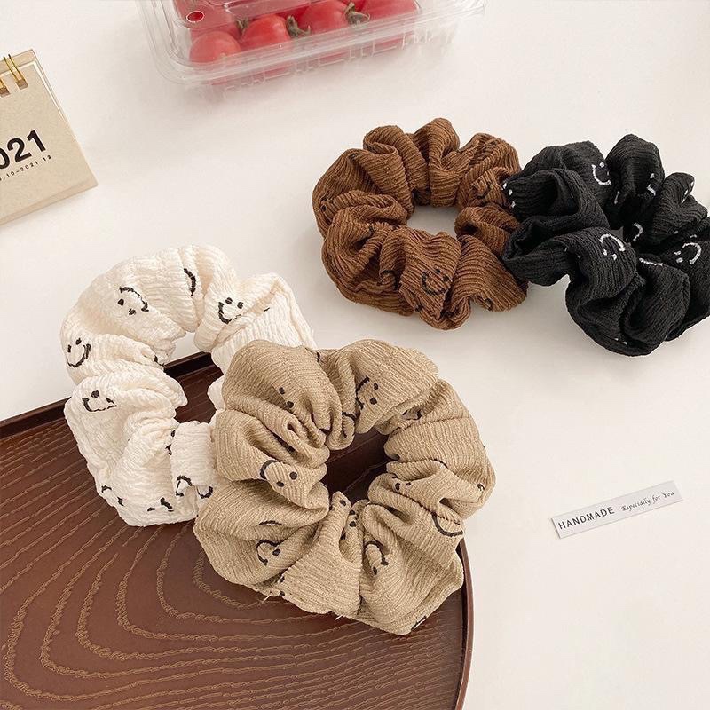 ￼Cột tóc Scrunchies vải thời trang mặt cười
