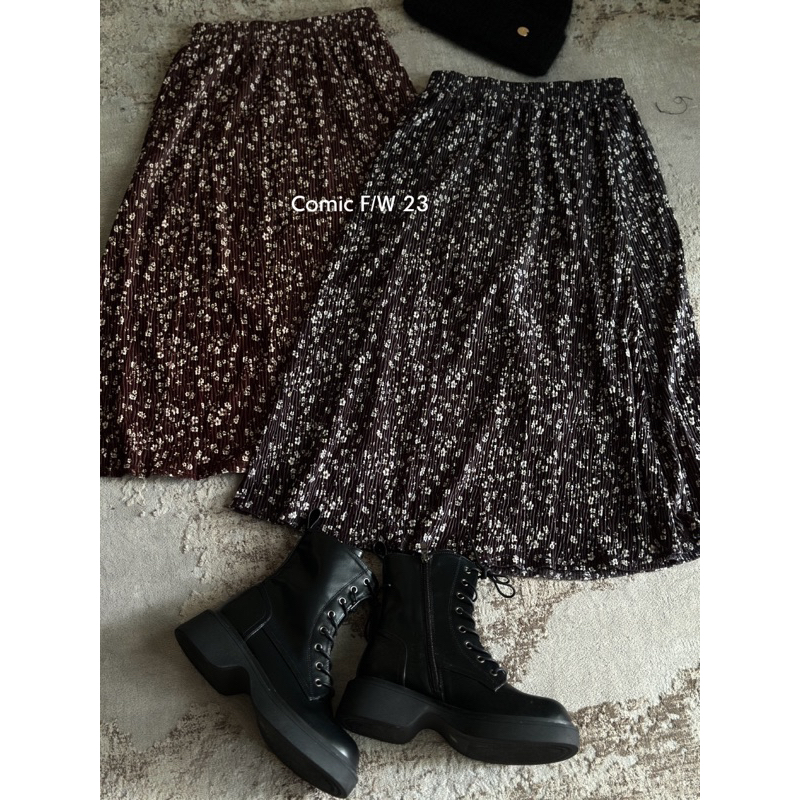 Chân váy nhung tăm hoa nhí Comic