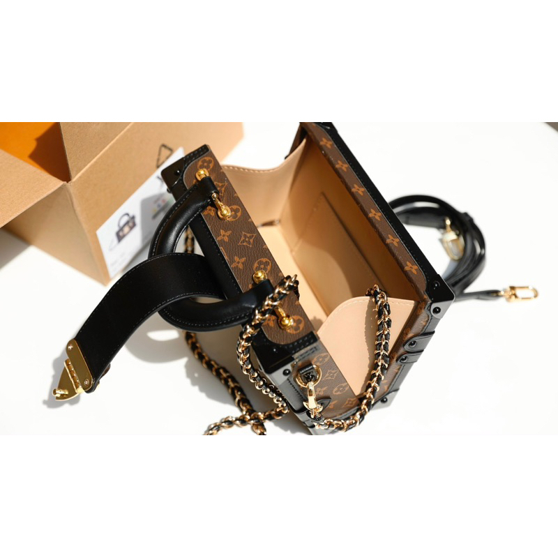 Túi cốp viền đinh quai xách new hoa nâu hàng bản đẹp da thật, chi tiết like auth