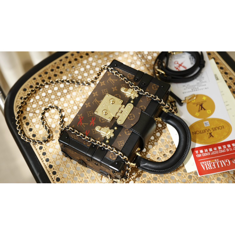 Túi cốp viền đinh quai xách new hoa nâu hàng bản đẹp da thật, chi tiết like auth