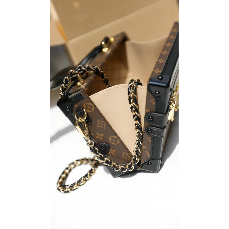 Túi cốp viền đinh quai xách new hoa nâu hàng bản đẹp da thật, chi tiết like auth