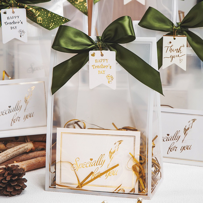 Túi đựng quà tặng nhựa PP trong suốt + rơm + nơ + tag + thiệp