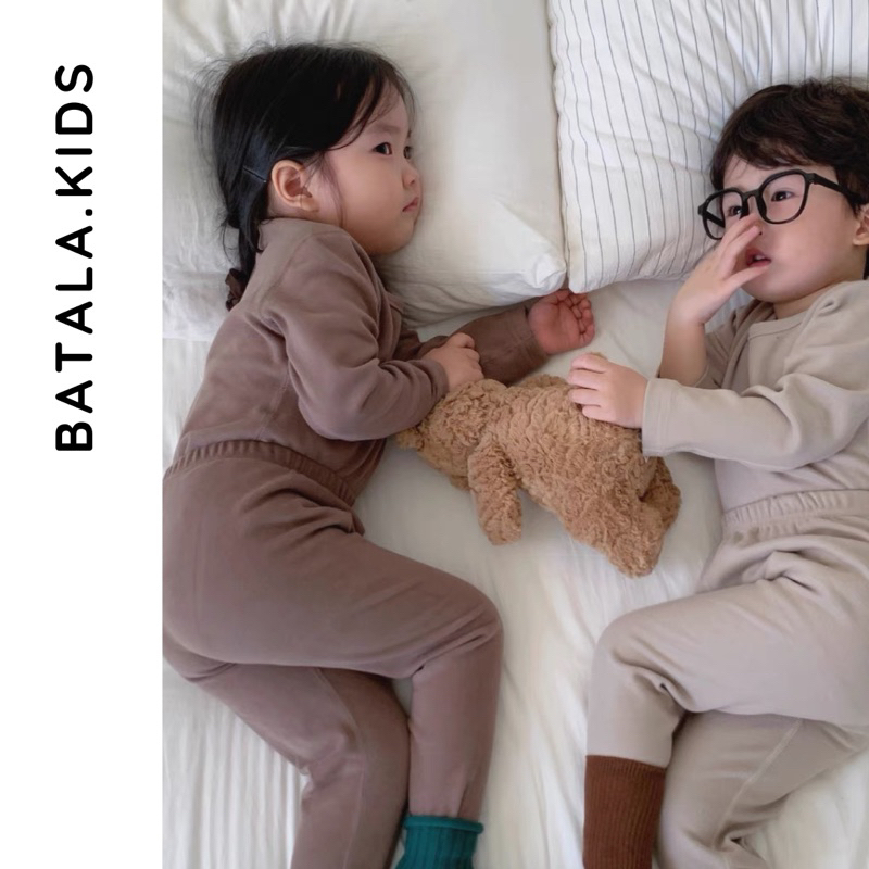 Bộ thu đông cho bé trai bé gái Batala Kids, set dài tay tăm lót lông 3 MÀU Hàn Quốc 2023