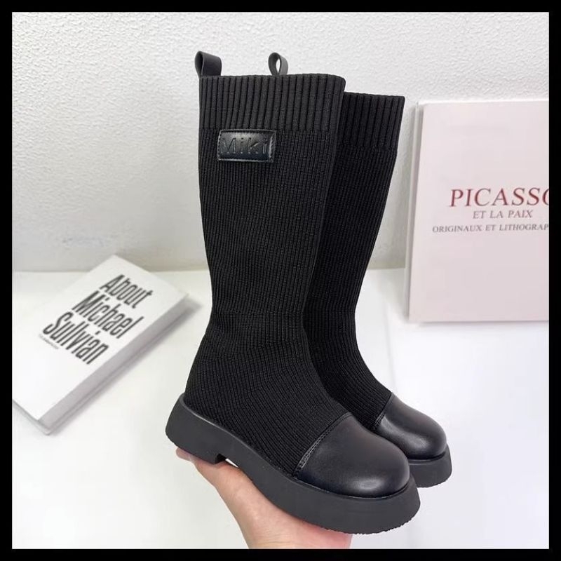 Boot chun đen cao cổ thu đông 2023 cho bé