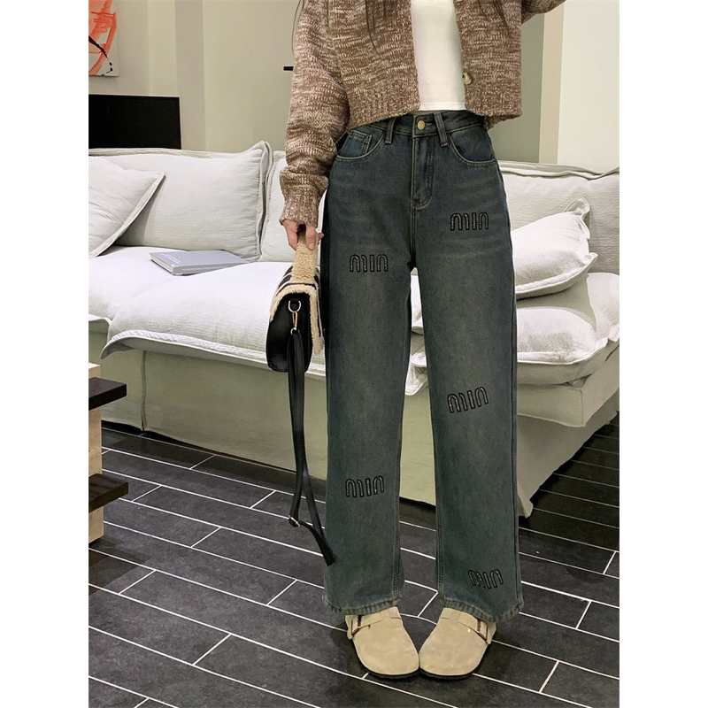 Quần jeans thêu chữ min min áp mã còn 212k