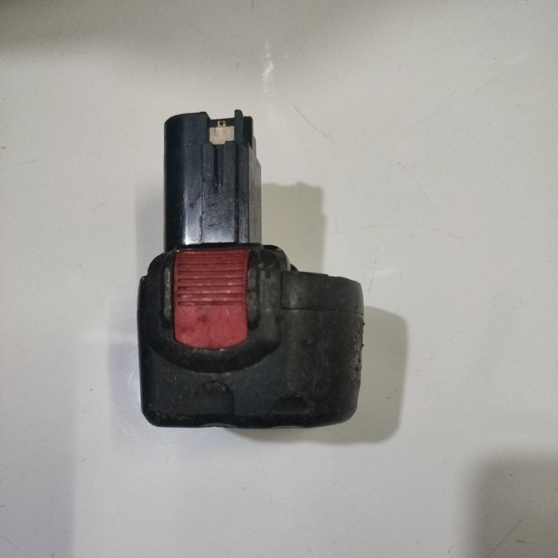 Vỏ pin Bosch 9.6V chọt