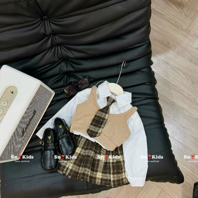 Set học sinh cho bé gái 8 đến 28kg.video +hình thật trải sàn.set 3 món ak