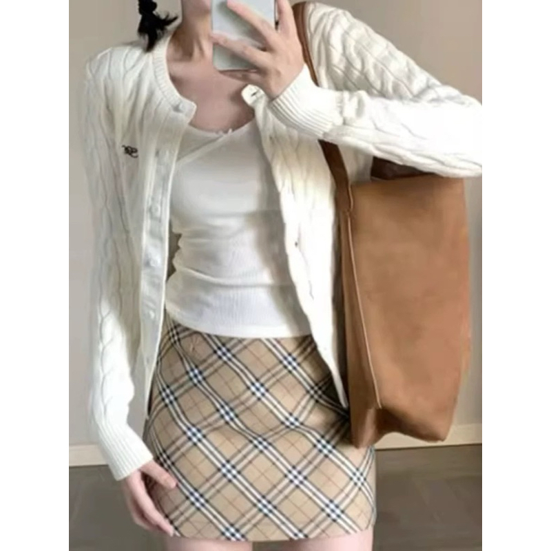 Set 3 món áo len cardigan tay dài + áo thun + chân váy kẻ sọc