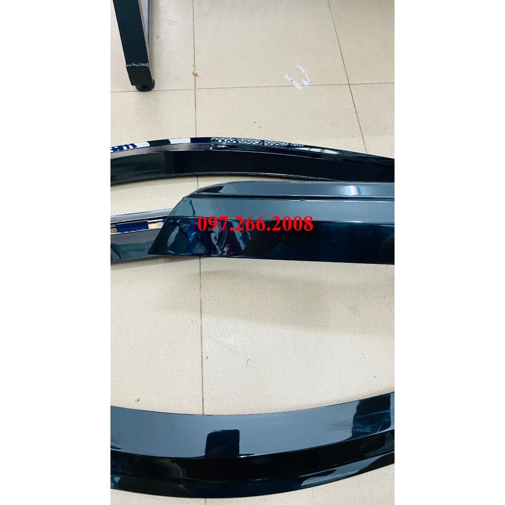 Vè Che Mưa Xe Toyota Yaris Cross đời 2023 2024 chất liệu nhựa đen dày, che mưa tốt