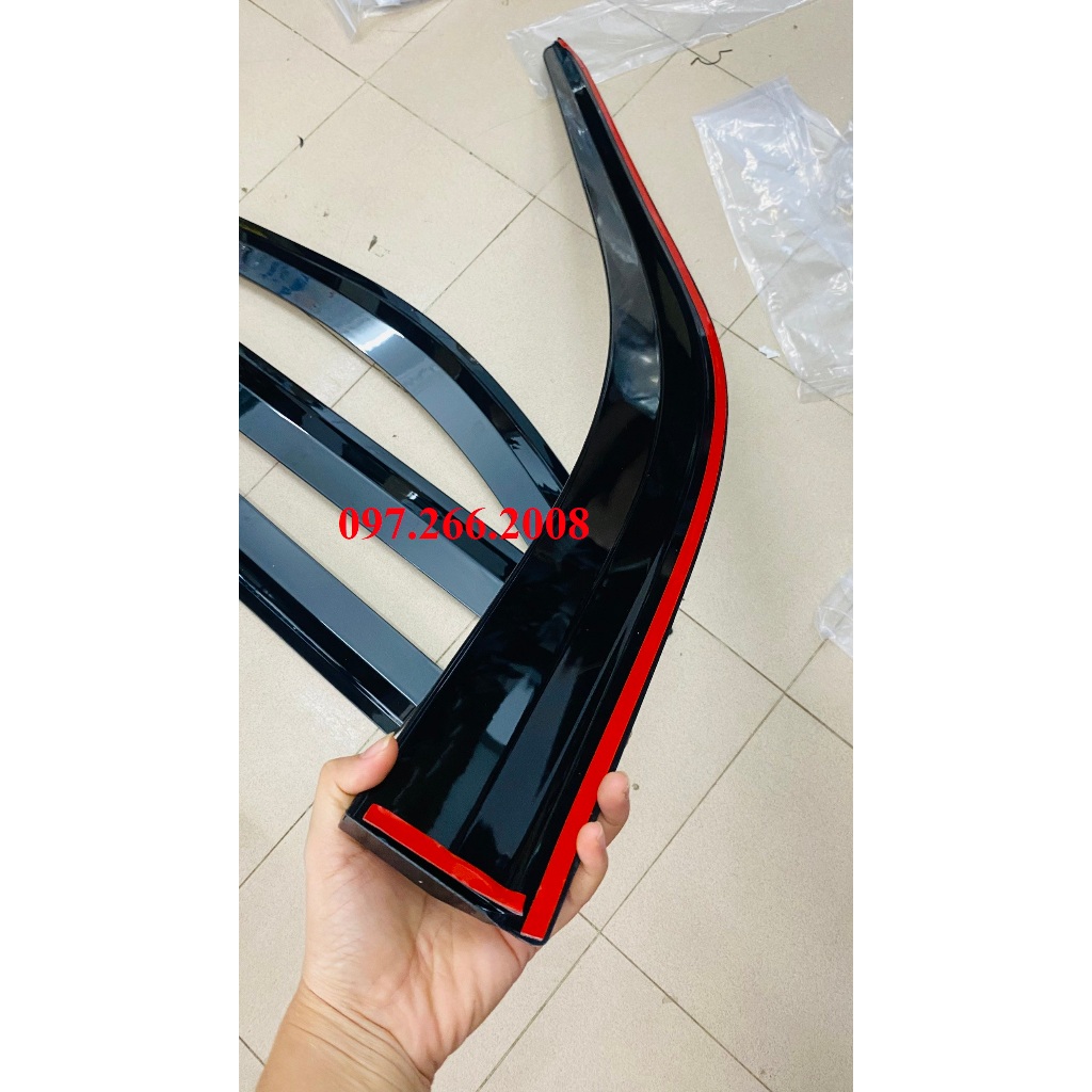Vè Che Mưa Xe Toyota Yaris Cross đời 2023 2024 chất liệu nhựa đen dày, che mưa tốt