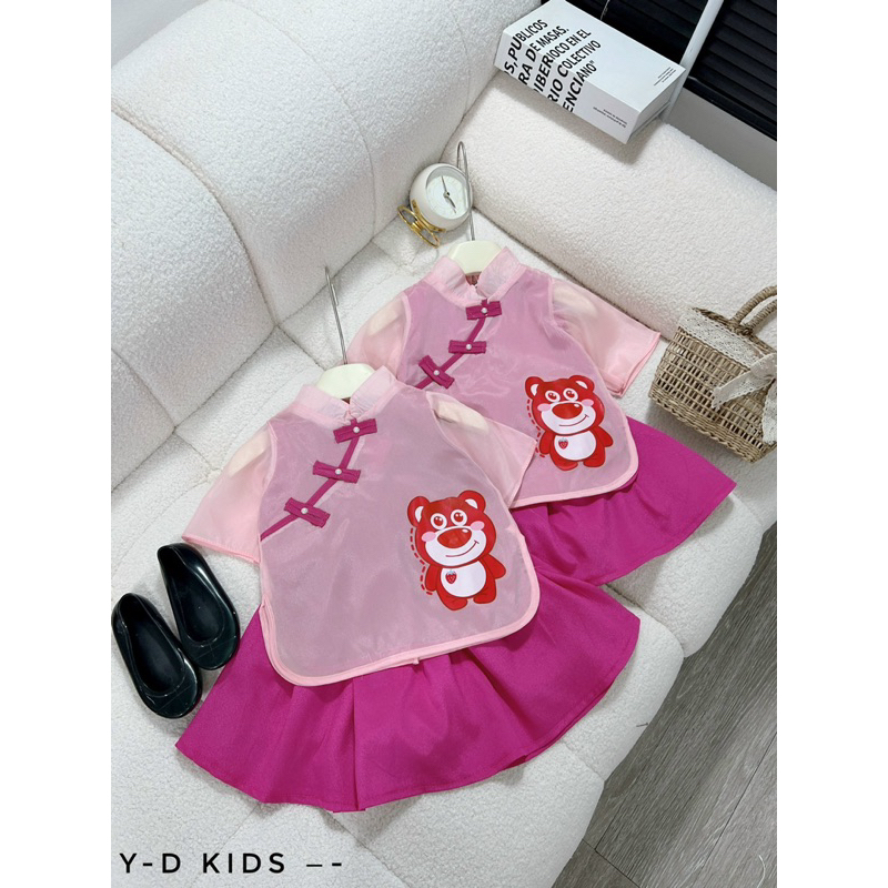 Set vay gấu dâu cho bé