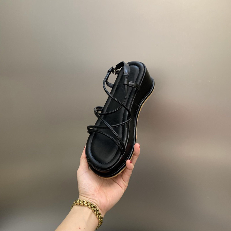 Sandal đế bánh mì quai dây chéo