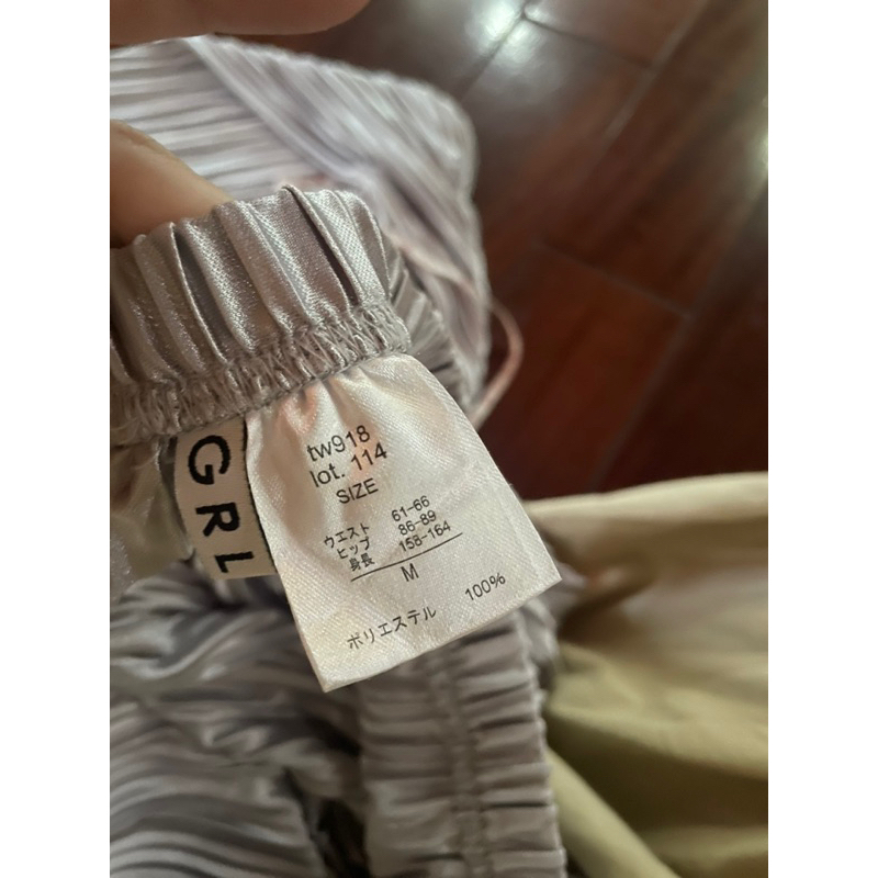 Quần xếp ly bóng