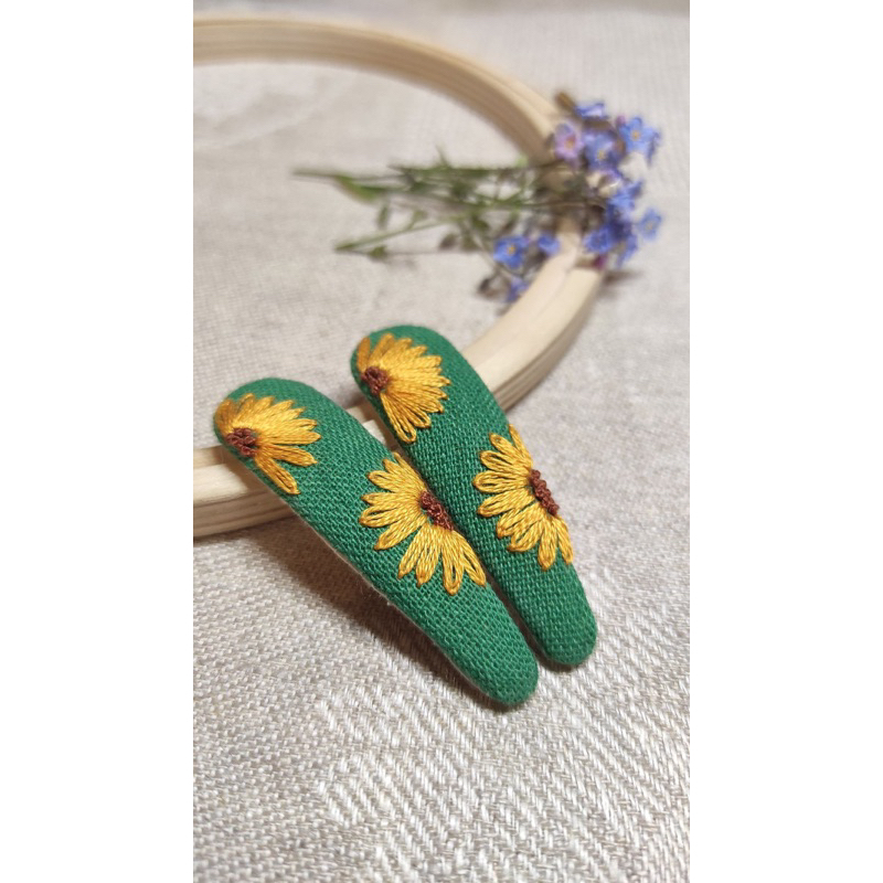 kẹp tóc thêu tay 2 chiếc (handmade by pong )