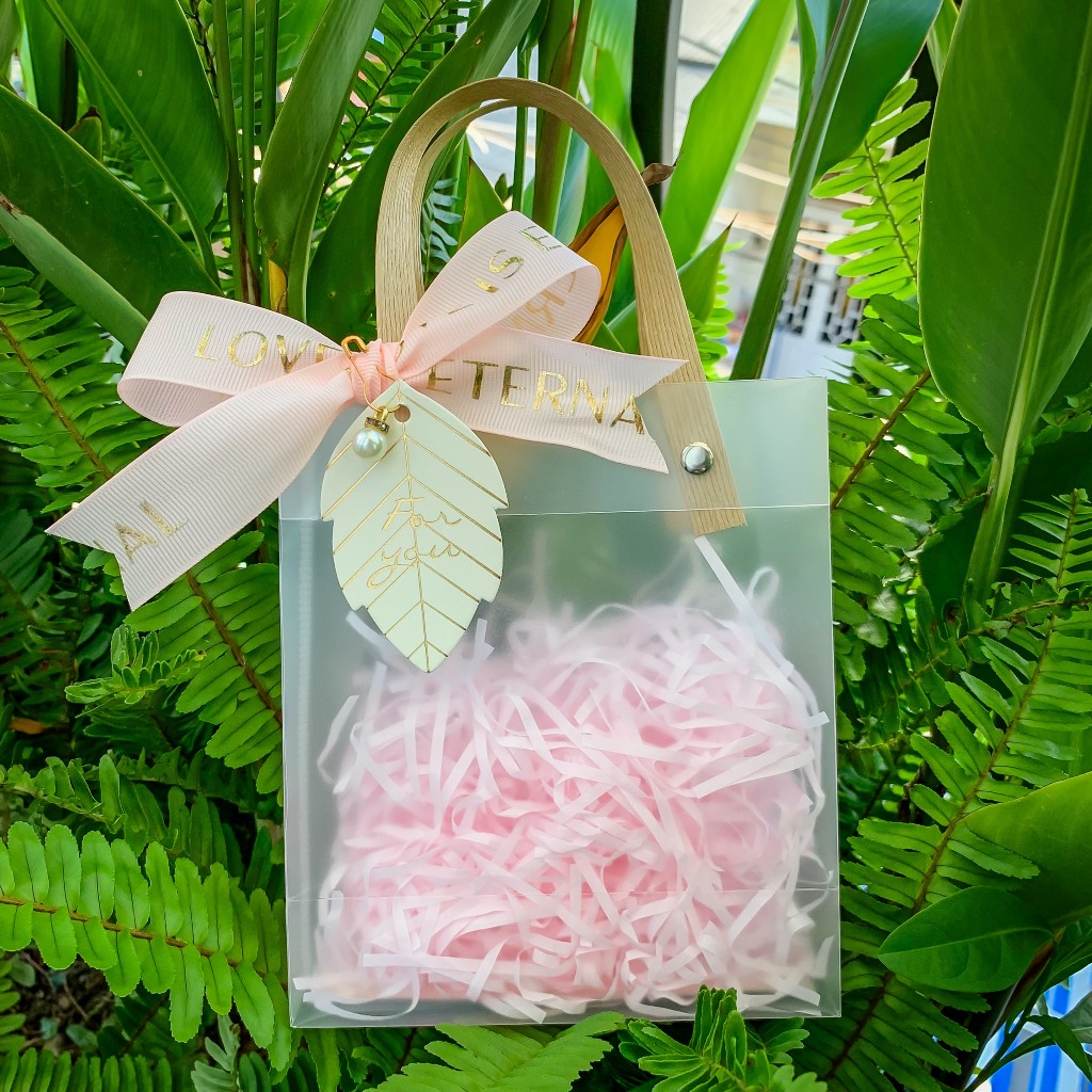 Túi Đựng Quà Kèm Nơ Và Rơm Chất Liệu Nhựa PP Mờ