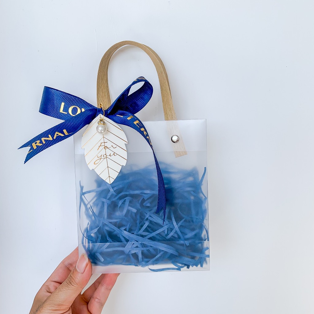 Túi Đựng Quà Kèm Nơ Và Rơm Chất Liệu Nhựa PP Mờ