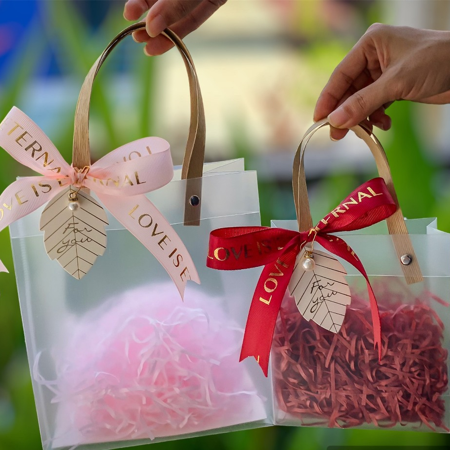 Túi Đựng Quà Kèm Nơ Và Rơm Chất Liệu Nhựa PP Mờ