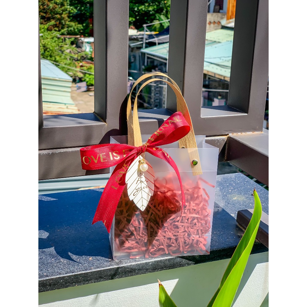 Túi Đựng Quà Kèm Nơ Và Rơm Chất Liệu Nhựa PP Mờ