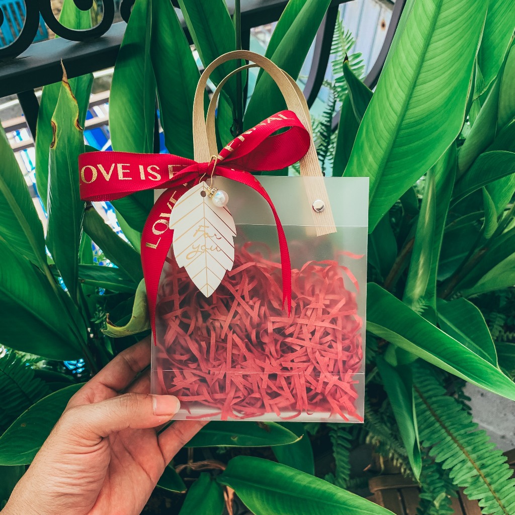 Túi Đựng Quà Kèm Nơ Và Rơm Chất Liệu Nhựa PP Mờ