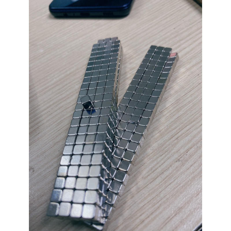 Nam châm đất hiếm viên trắng kích thước 5x5x5mm