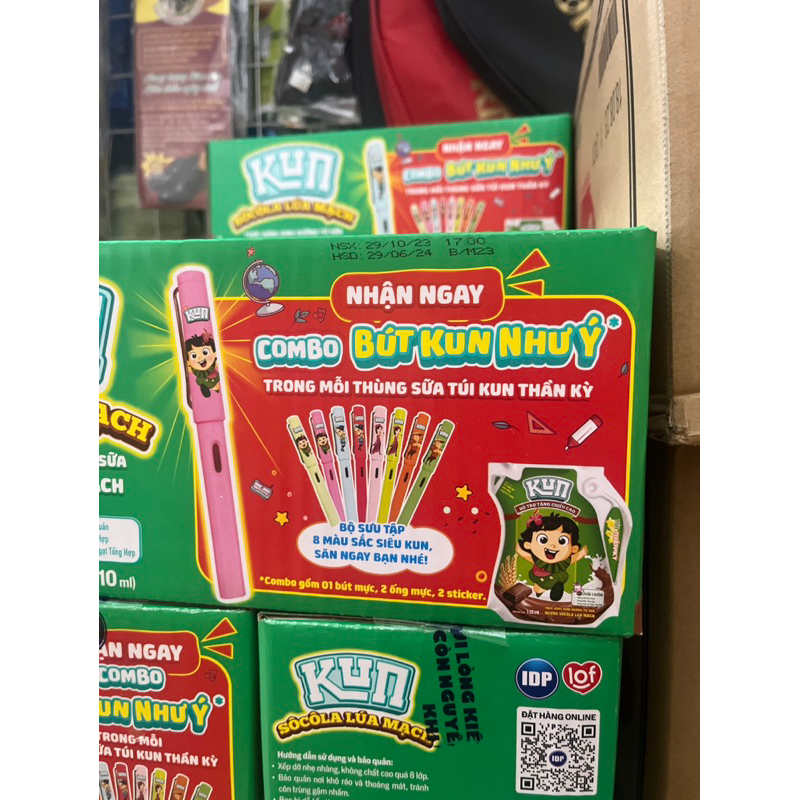THÙNG 24 TÚI SỮA KUN 110ML HƯƠNG CAM/ DÂU/ SOCOLA/ NHO  Tặng Bút Máy Kun