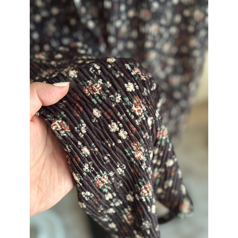 Chân váy nhung tăm hoa nhí Comic