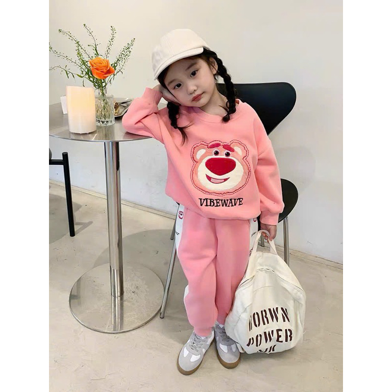 Bộ nỉ da cá hình gấu dâu cho bé gái