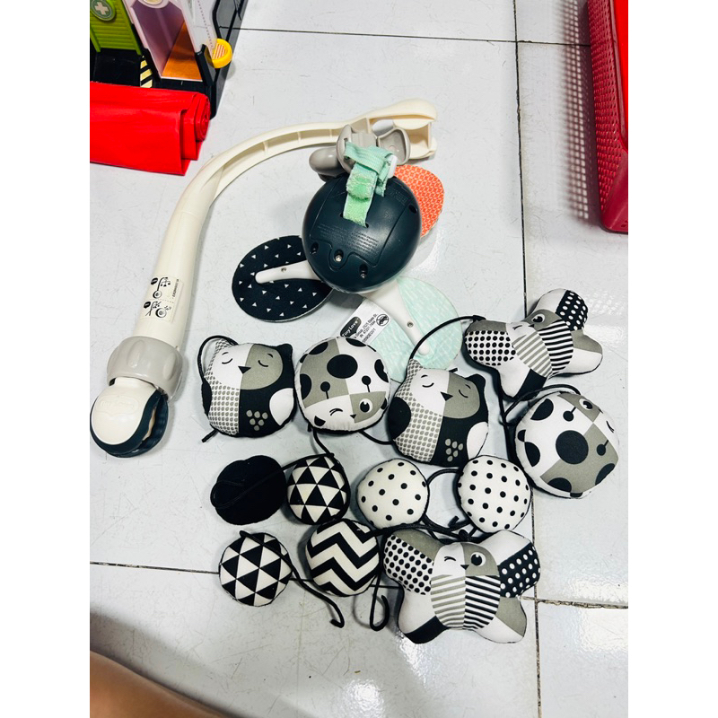 Đồ chơi treo nôi Tiny love baby có âm thanh và cây gắn như hình chụp