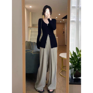Áo thun tay dài cổ chữ V thiết kế xẻ tà trước sang chảnh thời thượng - Chuchaclothing