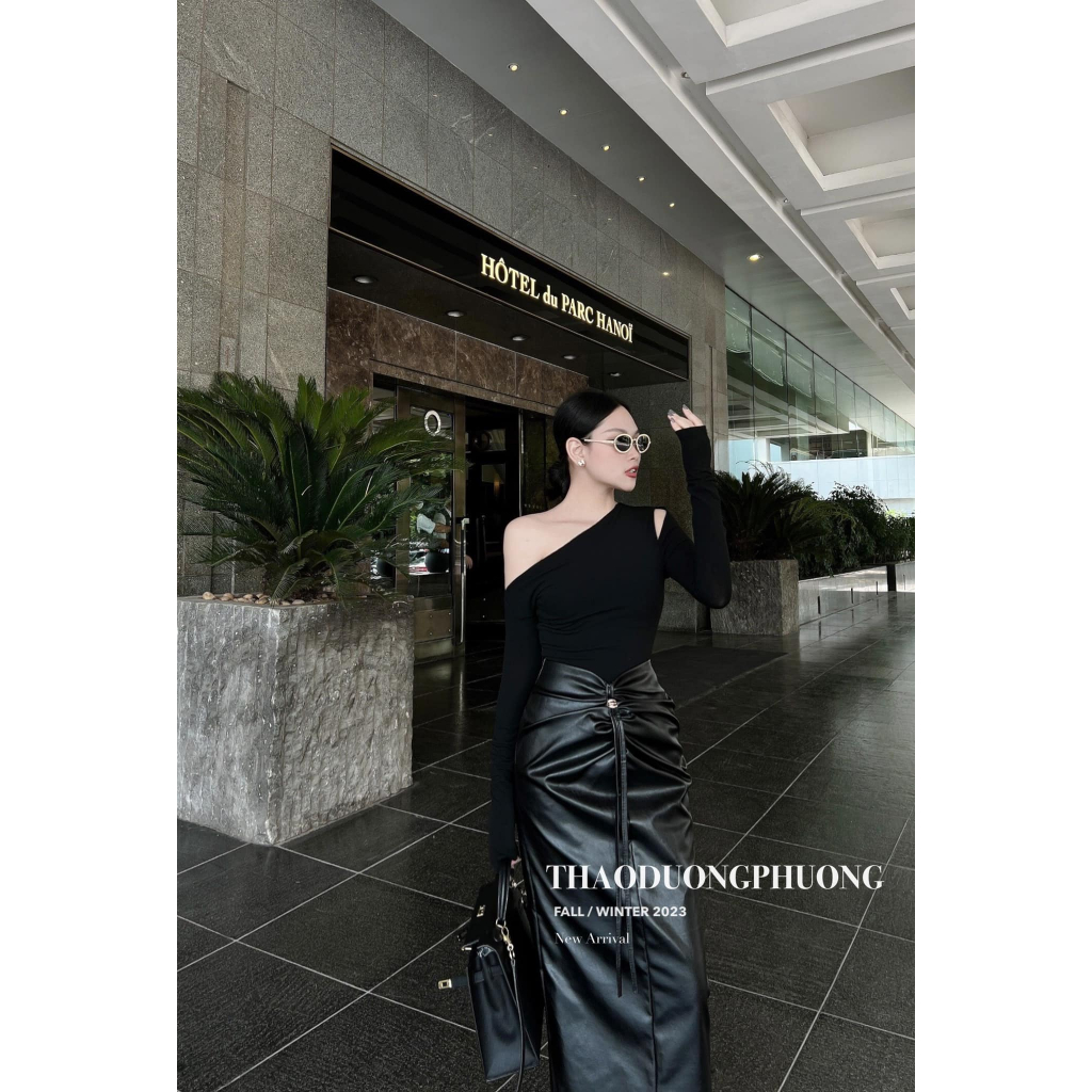 Chân váy da xoắn eo + áo ôm body tay dài lệch vai cực cuốn hút