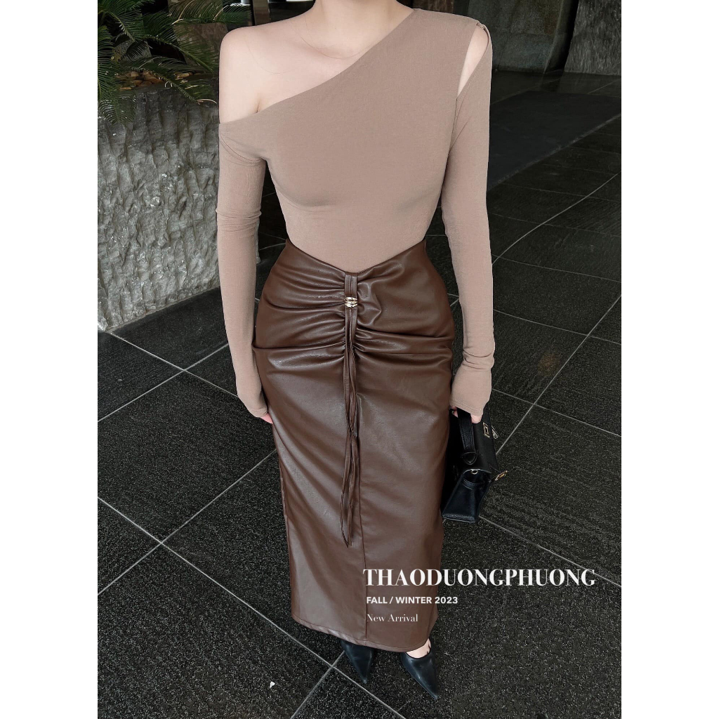 Chân váy da xoắn eo + áo ôm body tay dài lệch vai cực cuốn hút
