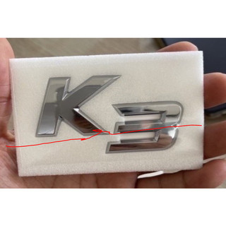 Chữ nổi K3 được dán phía sau xe Kia K3