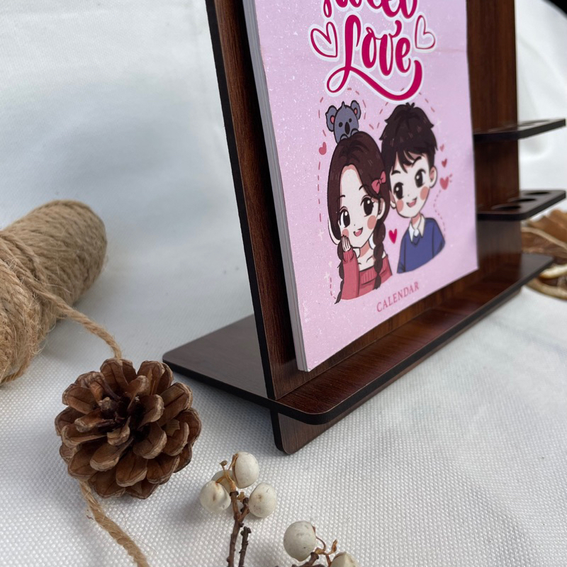 Lịch để bàn đế gỗ 2024 CÓ LỊCH ÂM và NOTE, nhận in chèn logo theo yêu cầu từ 20 bộ