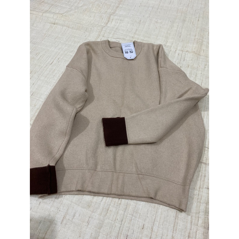 Áo len mịn beige cổ tròn