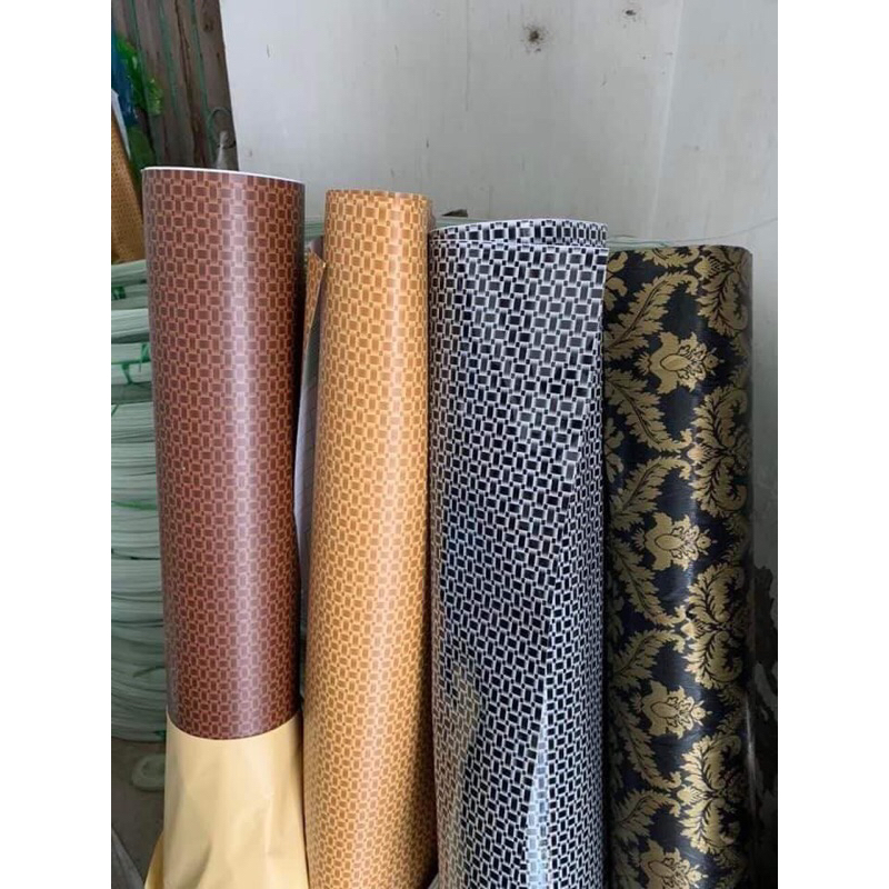 Giấy decal dán đáy lồng chim khổ 1m*1m2  kích thước : 1m*1m2  có 4 mẫu giấy : Kẻ đen, kẻ vàng, kẻ nâ