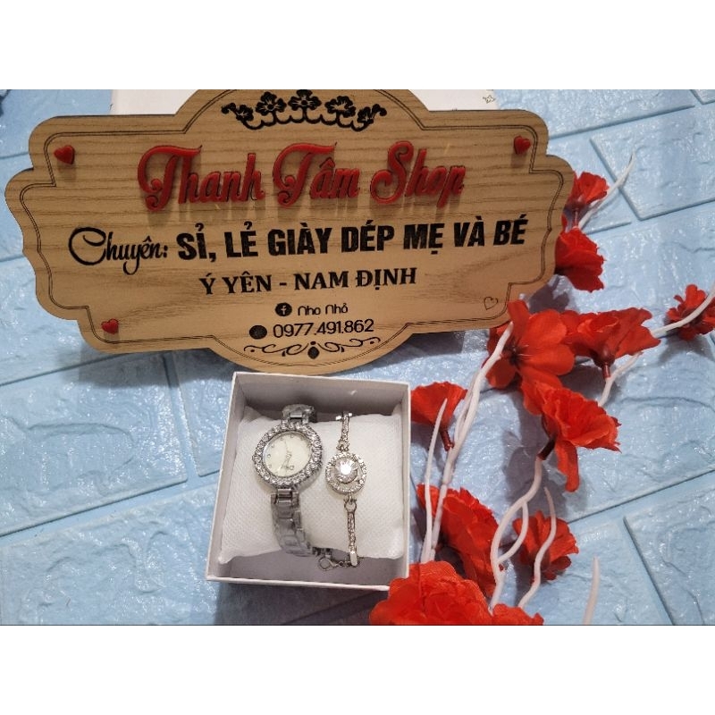 Đồng hồ DIOR đeo tay kèm lắc