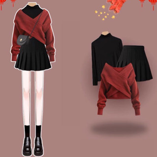 set áo len đỏ vạt chéo trễ vai dày dặn phối cùng áo đen giữ nhiệt cổ cao và chân váy tennis xếp ly siêu xinh