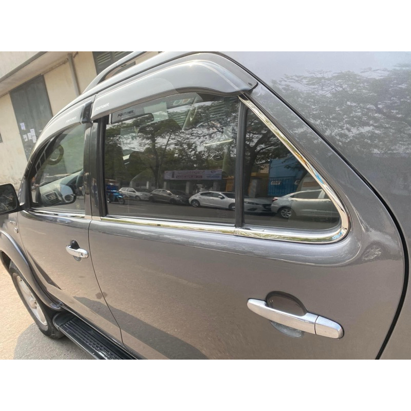 Nẹp chân kính và cột C Toyota Fortuner 2006- 2016