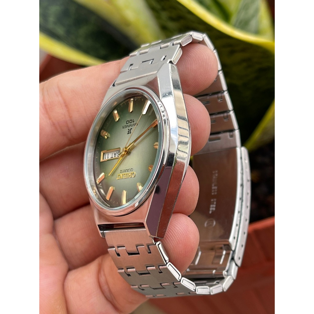 Đồng hồ nam Orient mặt xanh chạy pin hàng Si