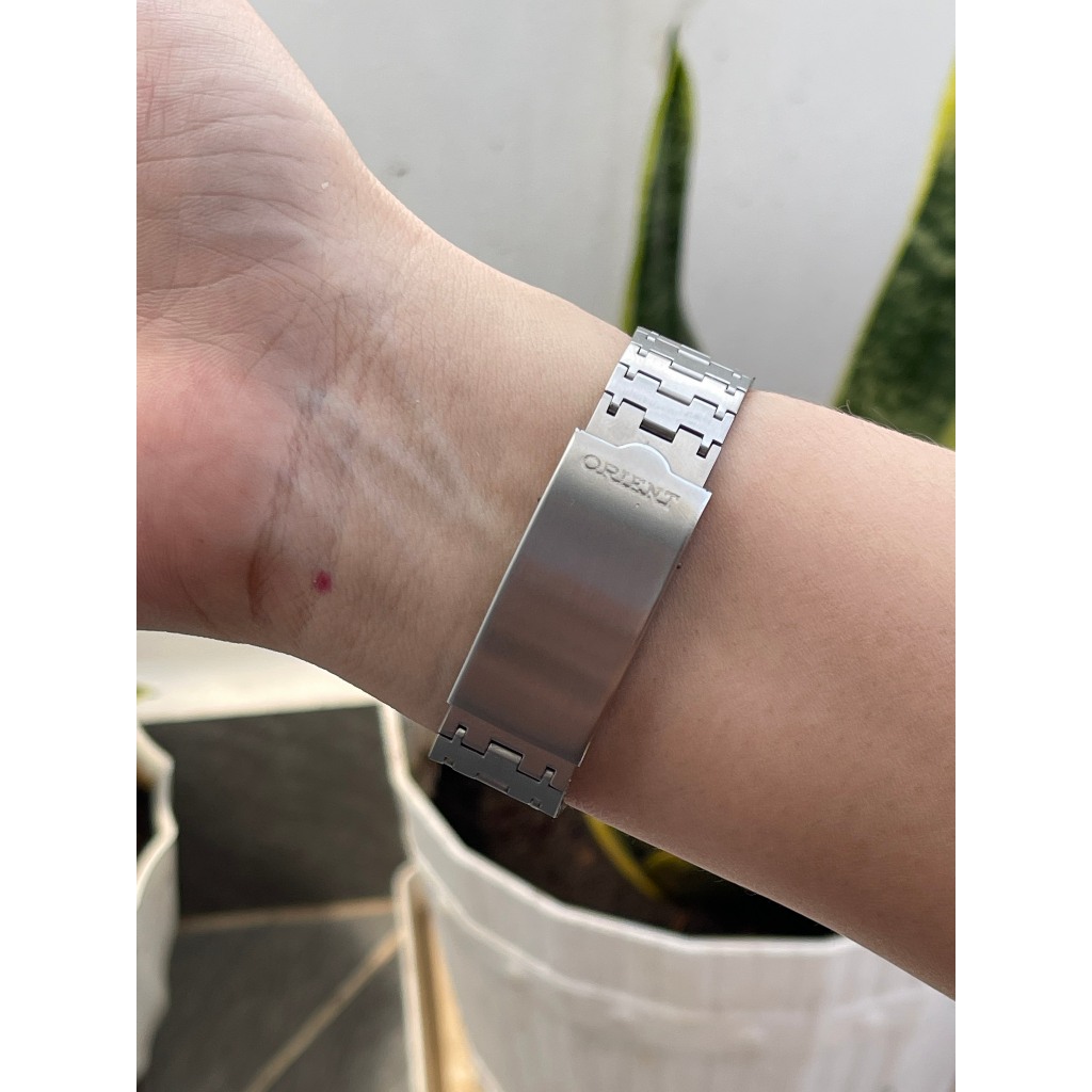 Đồng hồ nam Orient mặt xanh chạy pin hàng Si