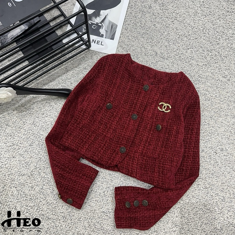 Áo dạ đỏ Cha.Nel sang chảnh